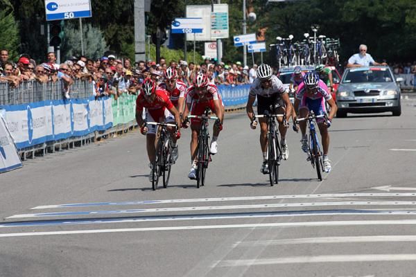 Luca Paolini (Acqua &amp; Sapone-Caff&egrave; Mokambo) is metres away from winning the Coppa Bernocchi.