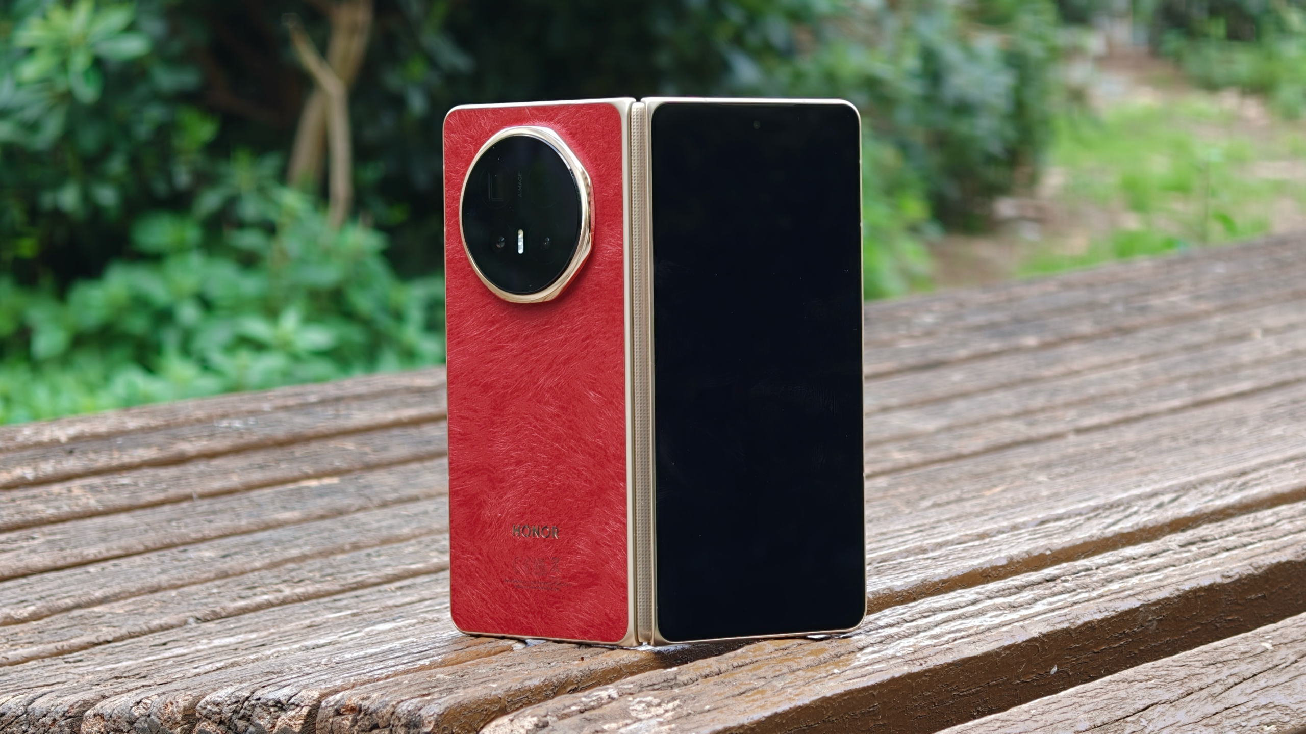 Hands-on with the Honor Magic V6