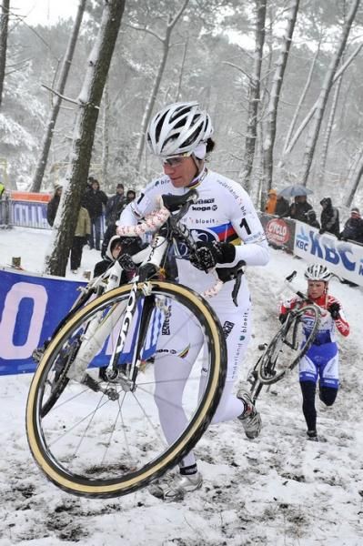 World Champion Marianne Vos leads compatriot and eventual winner Daphny Van Den Brand