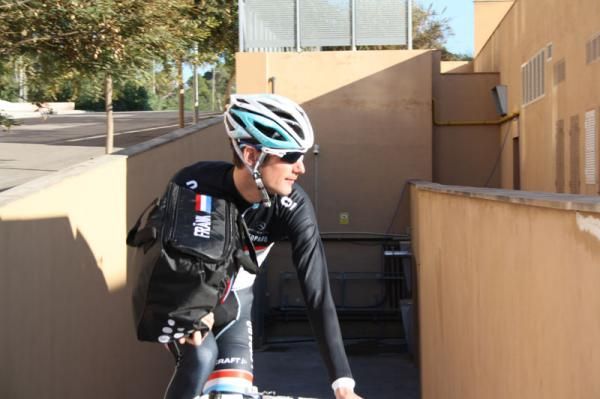 Frank Schleck arrives for training with his kit bag