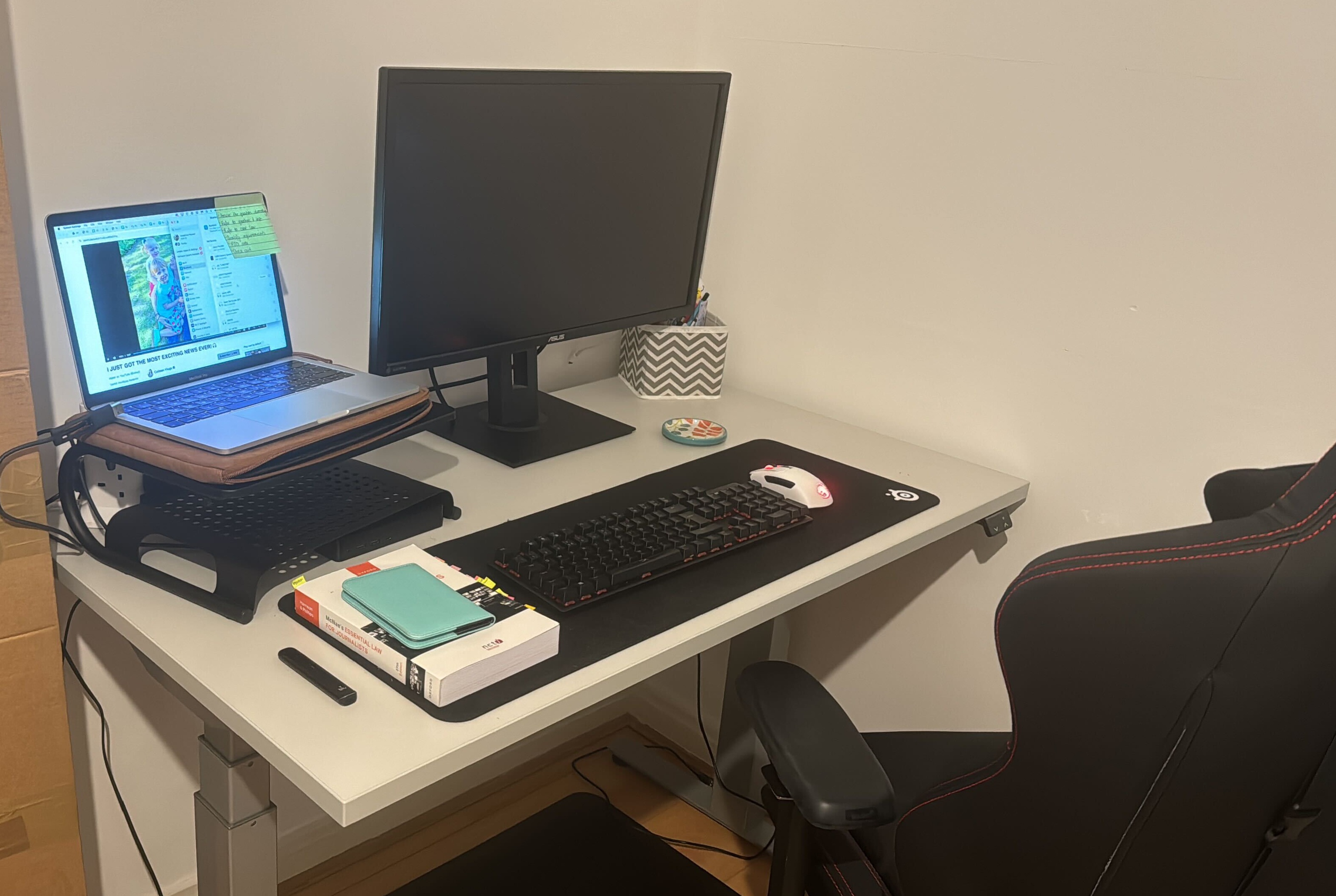 Yo-Yo Wellness 2+ smart desk during our tests