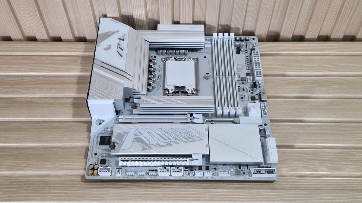 Gigabyte Z890M Aorus Elite Wifi7 Ice - Board images
