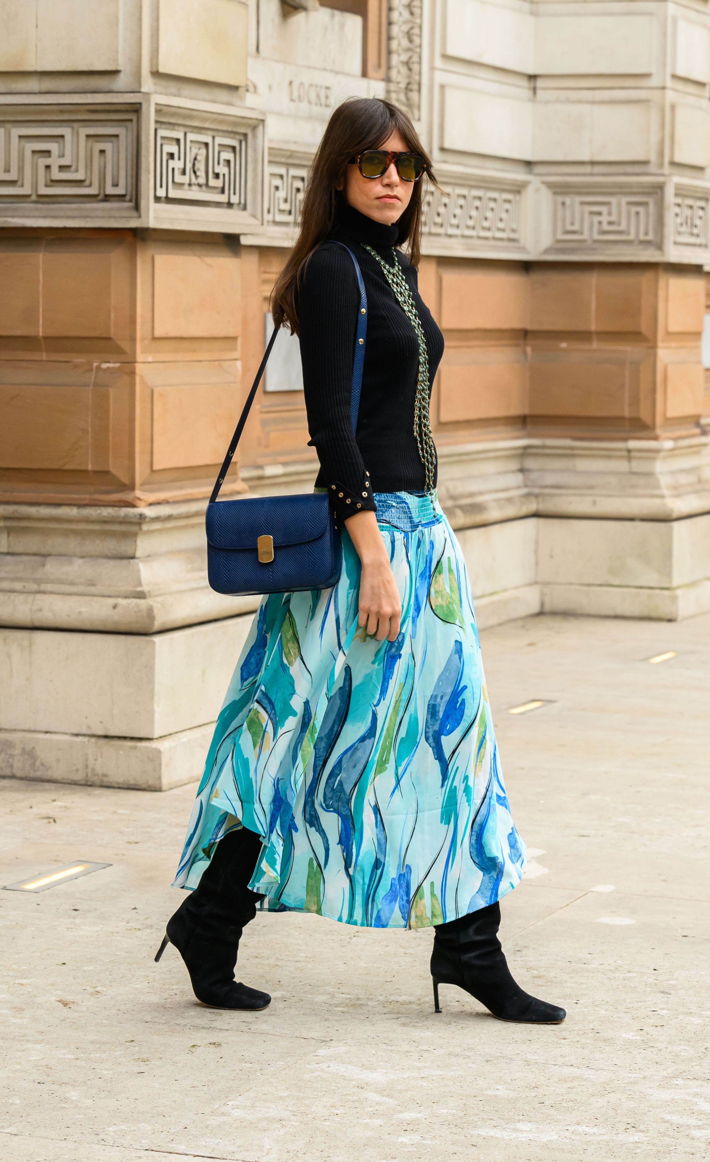 Long skirt outfit idea with boots