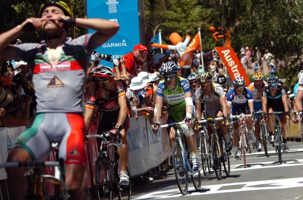 Alejandro Valverde (Caisse d'Epargne) checks his position as Manuel Cardoso (Footon-Servetto) continues his celebrations