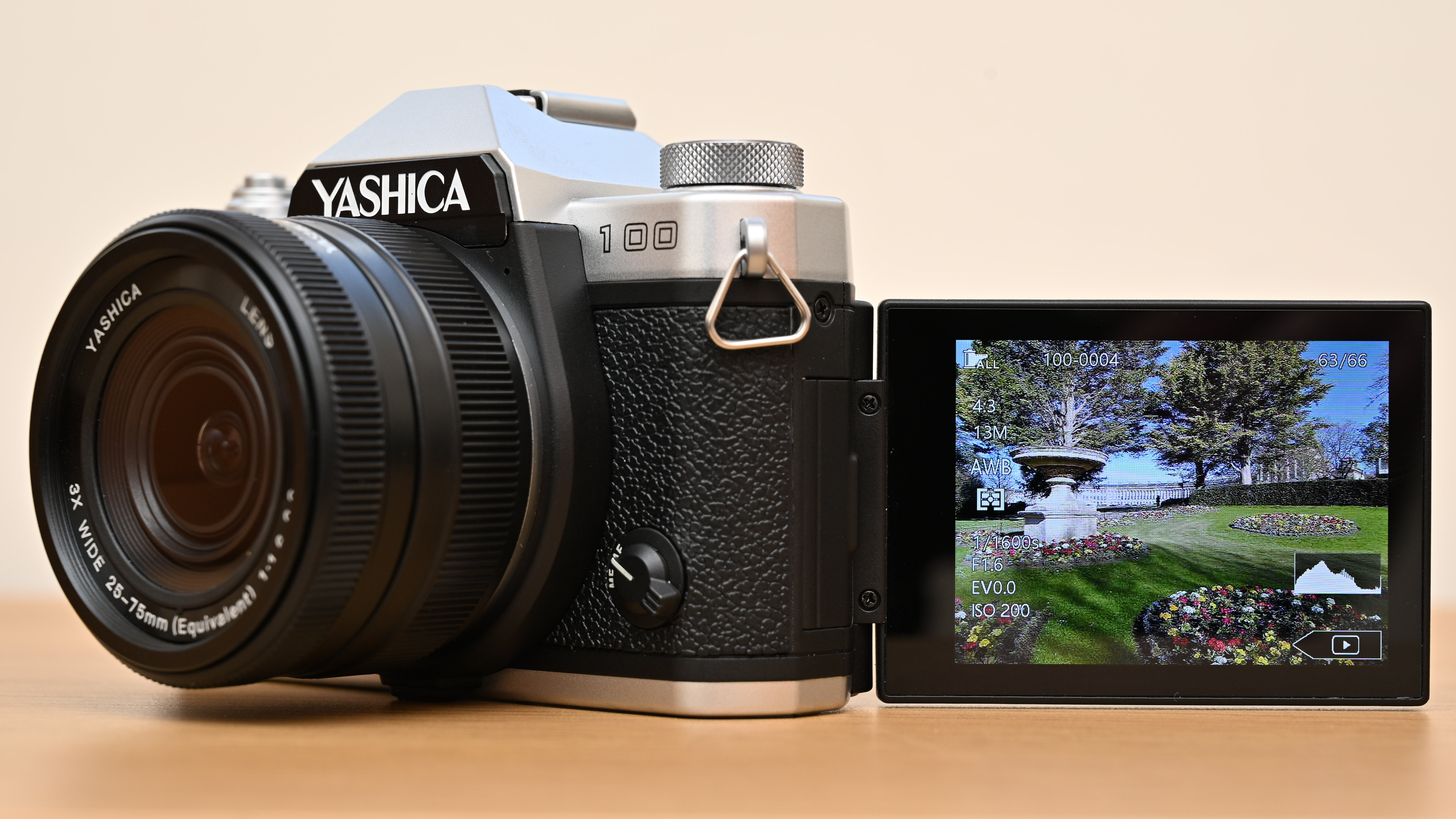 Yashica FX-D 100 product shot