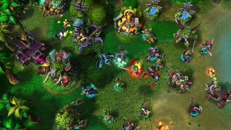 Night Elfs fighting in the real-time strategy game warcraft 3: reforged