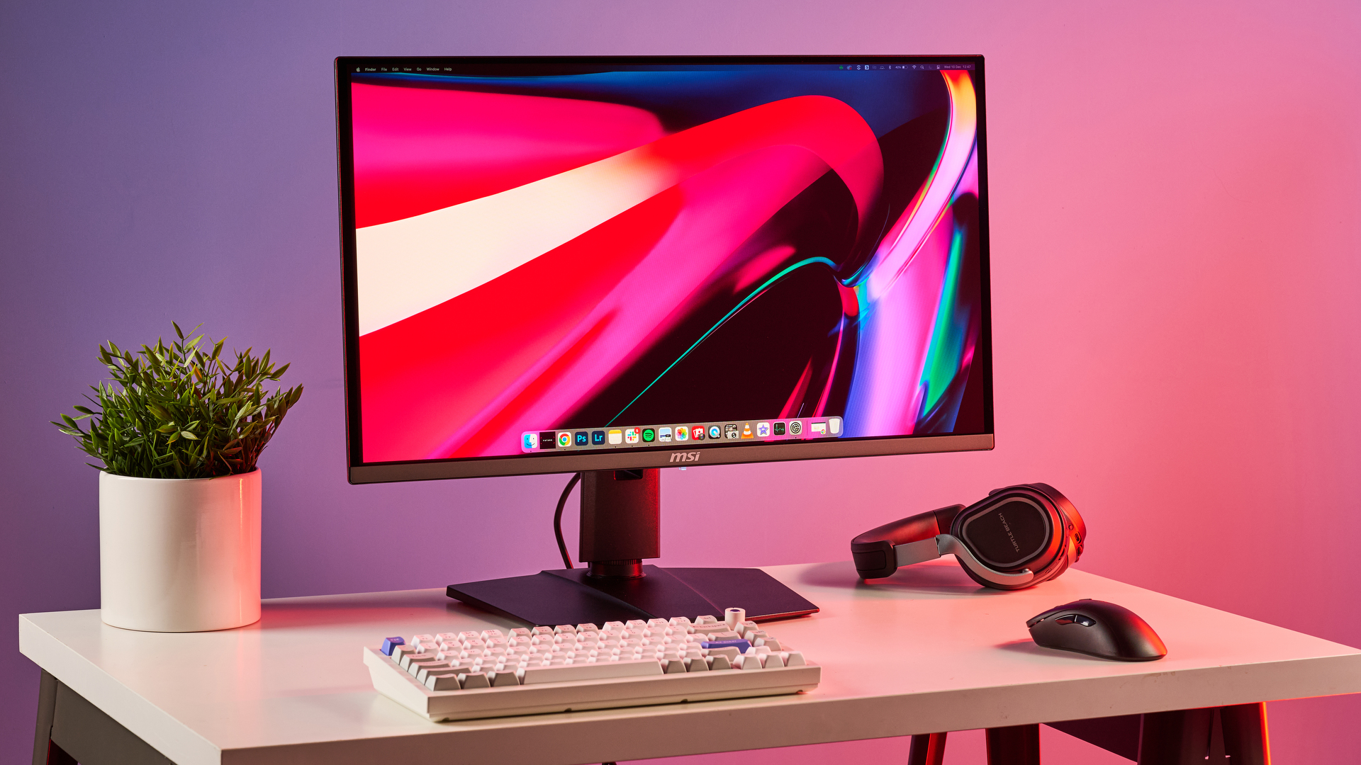 An MSI MAG 272QP QD-OLED X50 gaming monitor