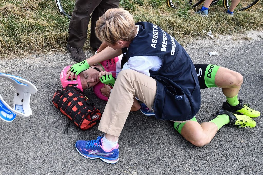 Simon Clarke (EF-Drapac) crashed