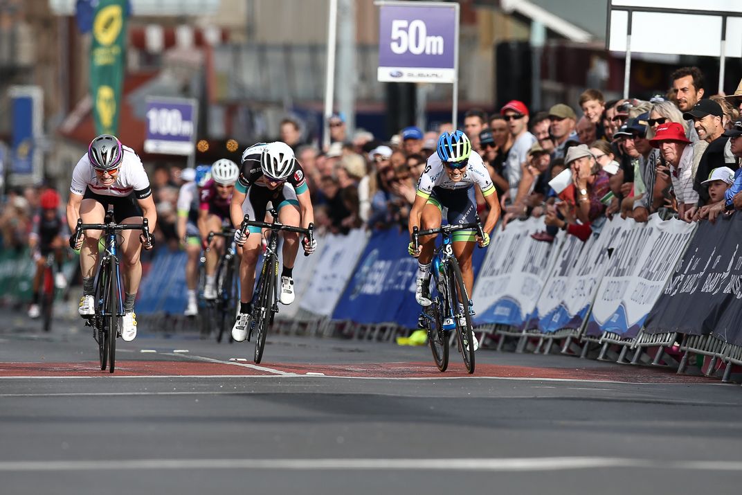 Lizzie Williams and Sophie Mackay go head to head in the sprint