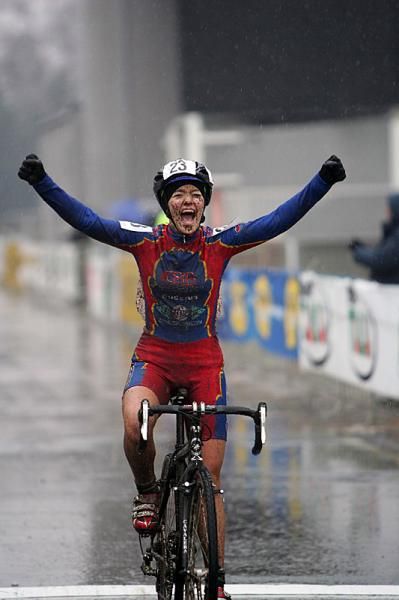 Nicole Dal Santo (G.S. C.M.B. Cycle Women) wins the novice year 1 class