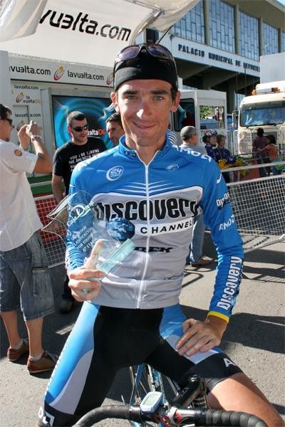 Michael Barry (Discovery Channel) with the trophy for best team