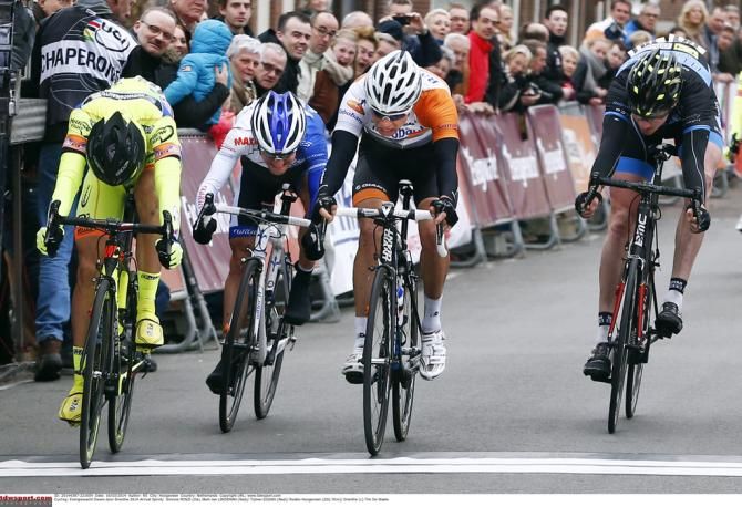 Simone Ponzi (Neri Sottoli) takes out the sprint