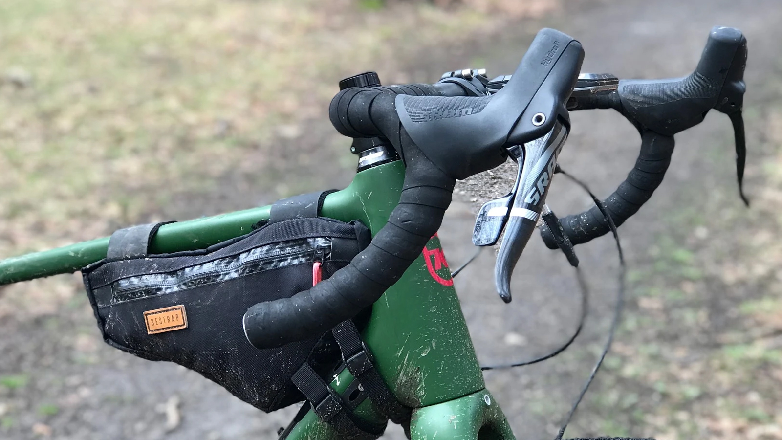 Road bike vs gravel bike: cockpit differences