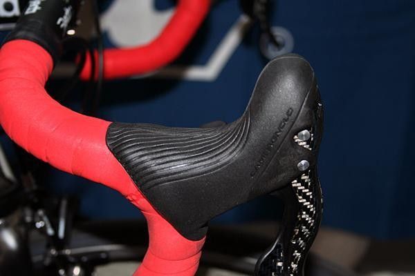 The ribbed hood of the new Ergopower lever has a much larger top section for extra grip when in a low tuck position.