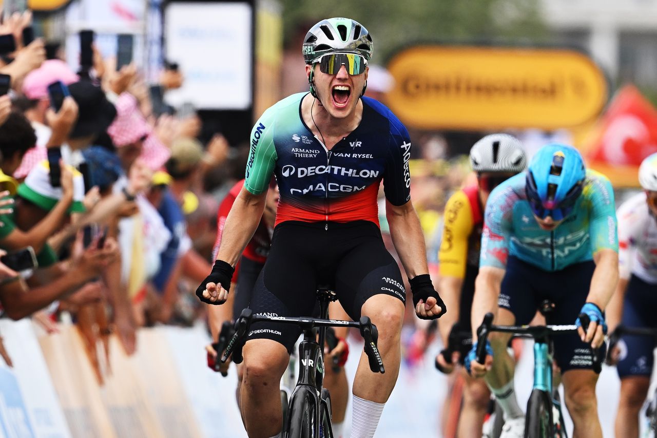 Tour de France: Olav Kooij shines in deb