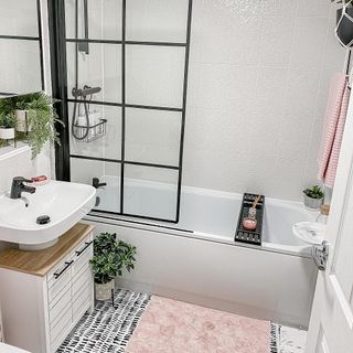 bathroom with plants and bathtub