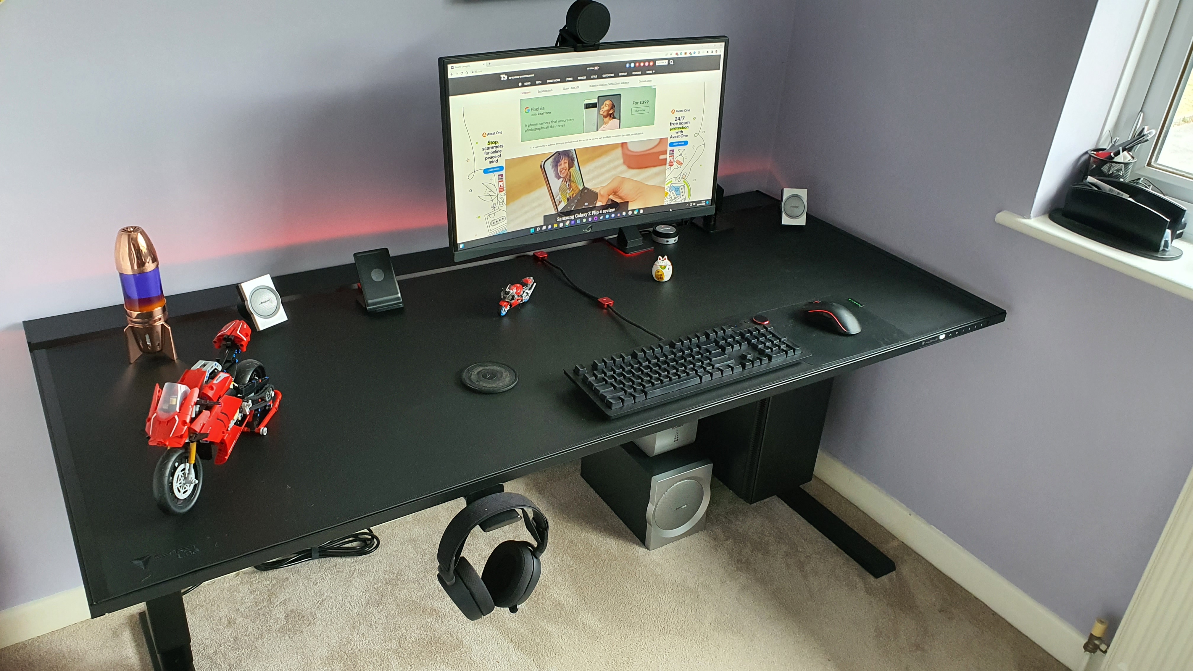 Finally got my desk in, Secretlab Magnus Pro, regular size. : r/secretlab
