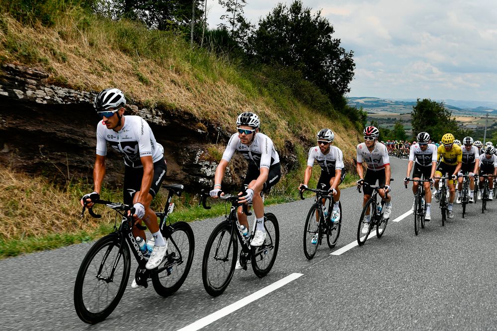 Team Sky line up in front of Geraint Thomas
