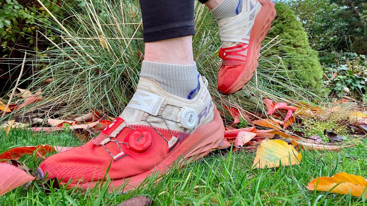 Here's the difference between barefoot and zero drop running shoes ...