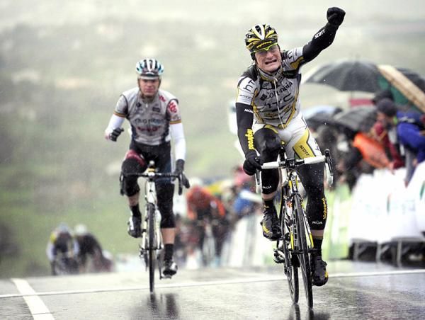 Andr&eacute; Greipel (Team HTC - Columbia) was no match for the field as he powered to victory on the uphill finish.