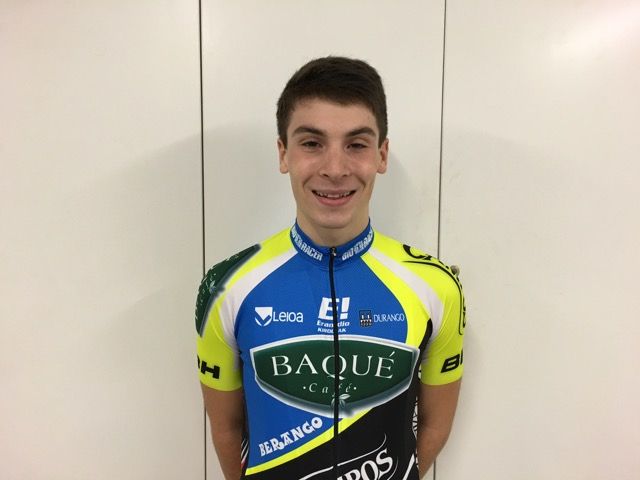 David Lombardo shows off his new El Baque-Compos jersey