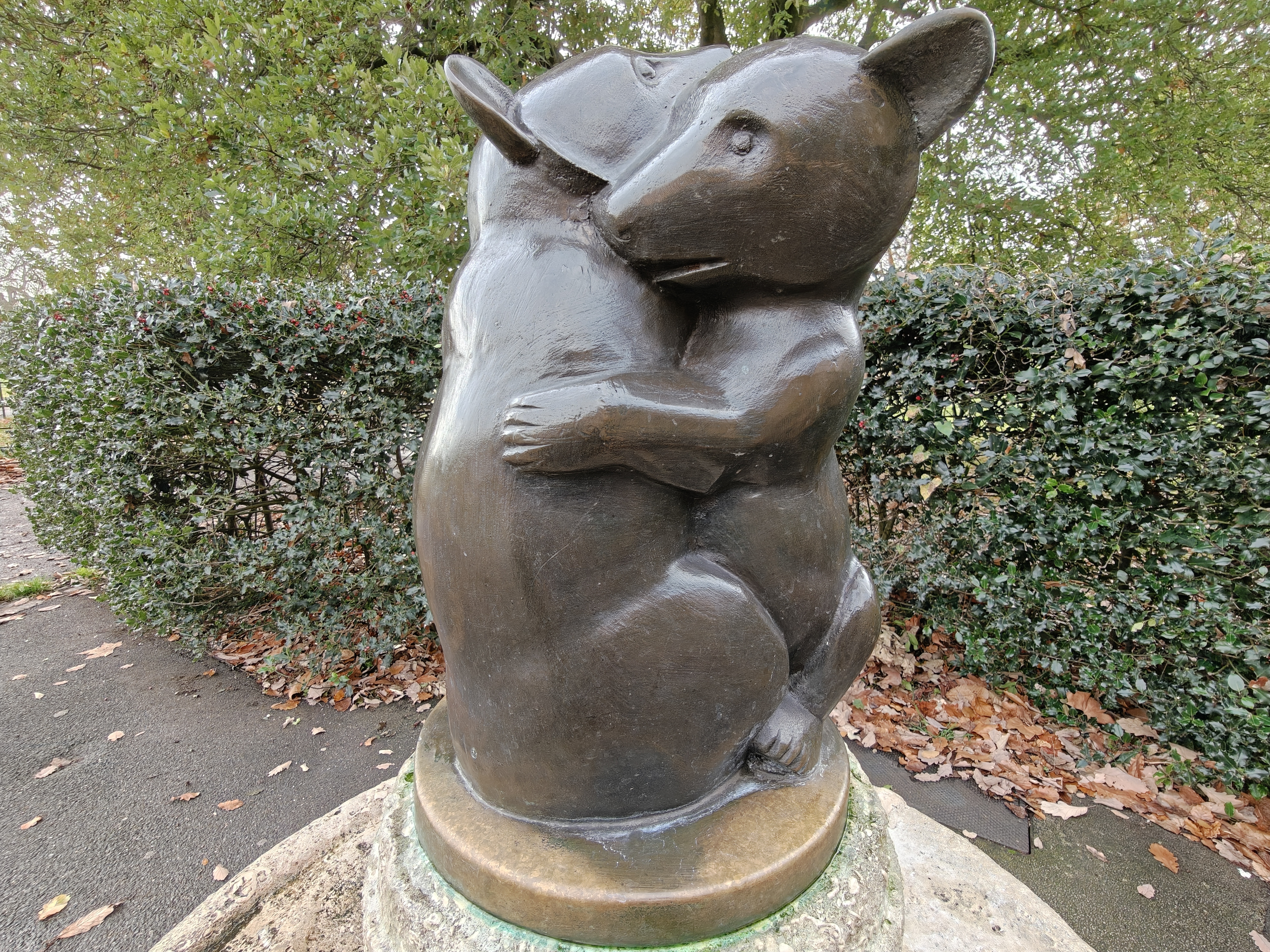 An example of the OnePlus 15&#039;s ultrawide camera overexposing/washing out a subject