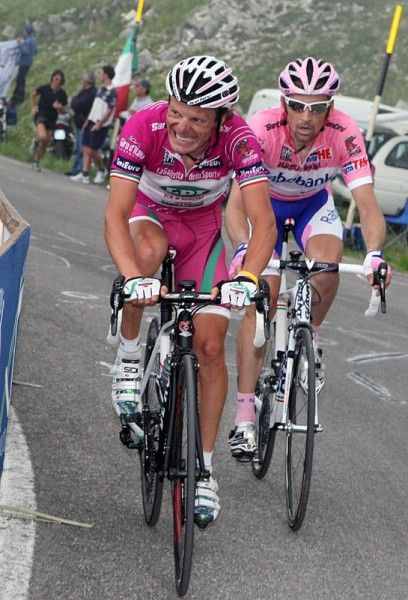 Danilo Di Luca and Denis Menchov have dropped Ivan Basso and Stefano Garzelli in their pursuit of Pellizotti.