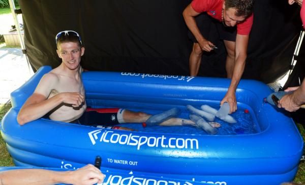 Jurgen Van Den Broeck (Lotto Belisol) cools down with an ice bath