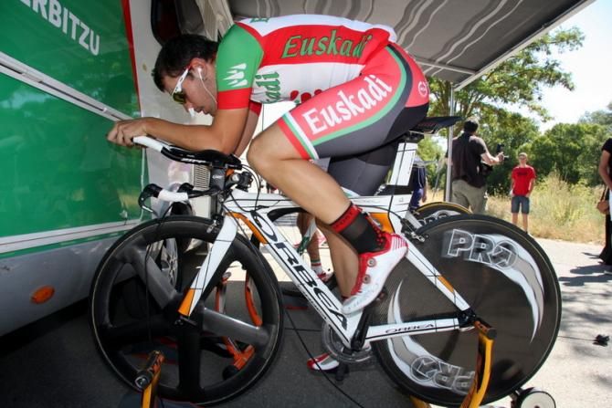 This was the last race of Fundaci&oacute;n Euskadi as Continental team after 21 years of history. Here, Mikel Iturria warms up.