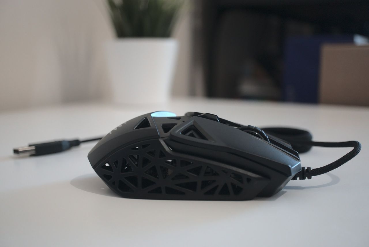 Mad Catz M.O.J.O. M1