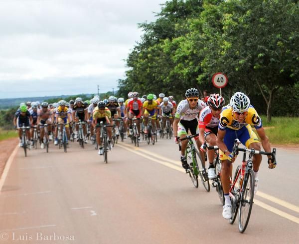 Riders on the attack during stage 1 of the Vuelta a Colombia