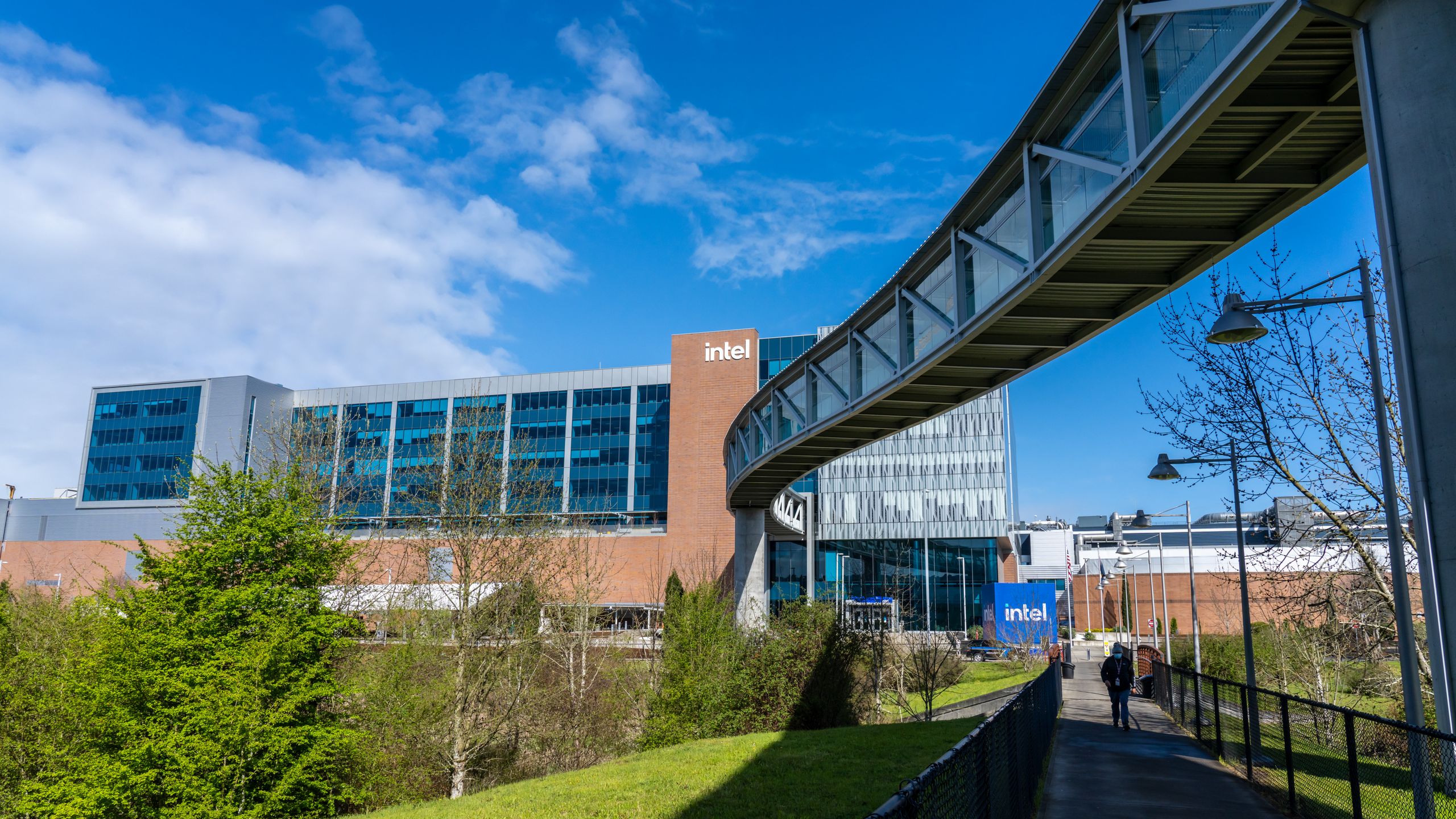 Intel opens 270,000 square foot of new fab space to develop next-gen ...