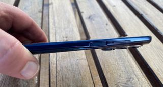 Motorola Edge 5G UW puts its fingerprint sensor on the power button