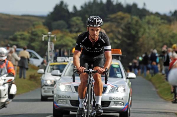 Jonathan Tiernan-Locke attacks alone on Haytor Rocks