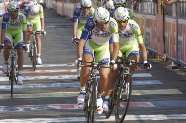 Liquigas reach the finish