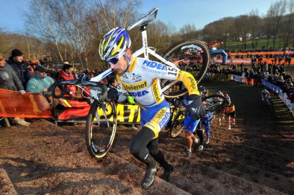 Rob Peeters (Telenet-Fidea) shoulders his bike on the stairs.