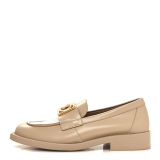 Chanel CC 36 Loafer aus glänzendem Kalbsleder in Beige und Weiß