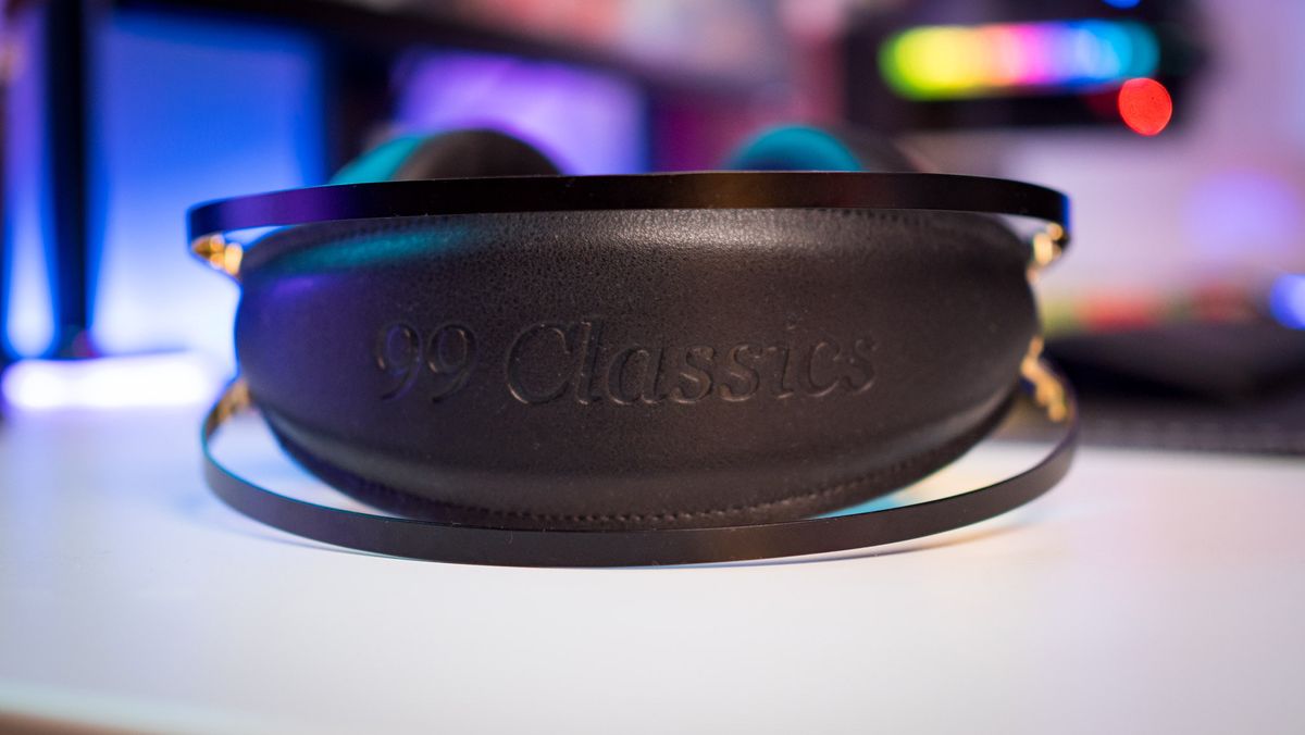Meze 99 Classics headband on white table