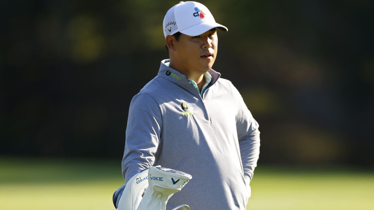 Si Woo Kim what&#039;s in the bag?