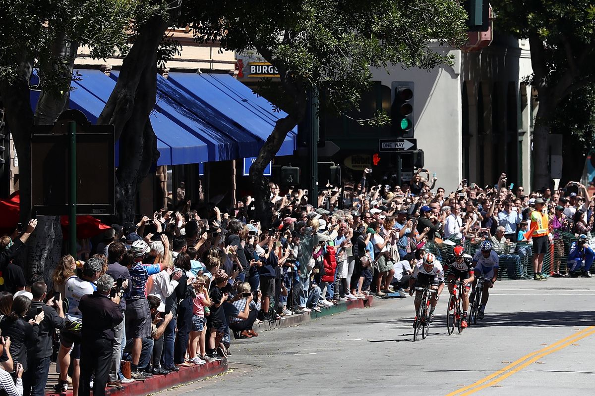 Big crowds cheer on the breakaway