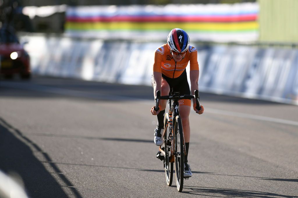 Anna van der Breggen (Netherlands) closes in on the world title