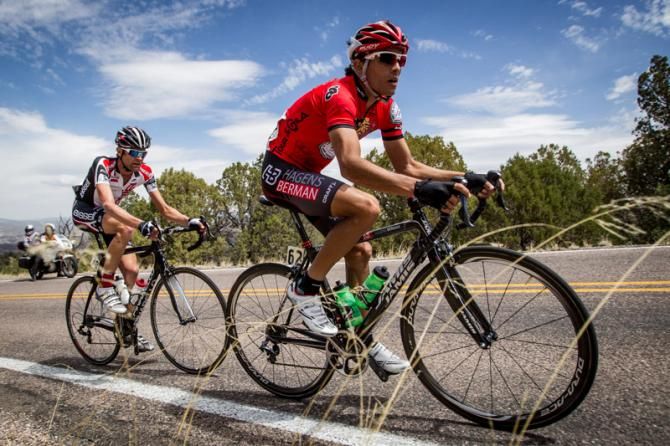 Janier Acevedo (Jamis-Hagens Berman) and Phil Gaimon (Bissell) team up to chase.