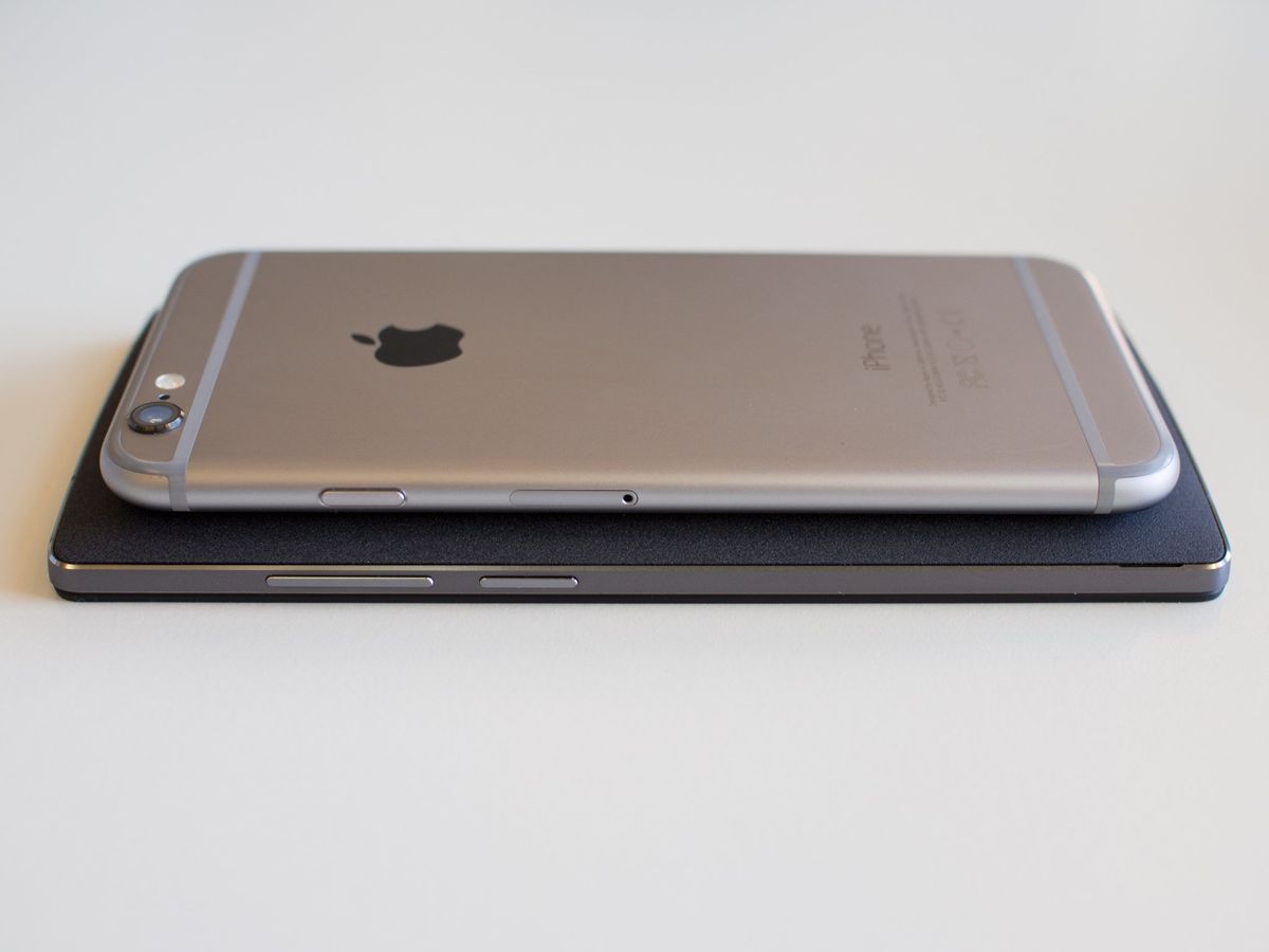 iPhone OnePlus left