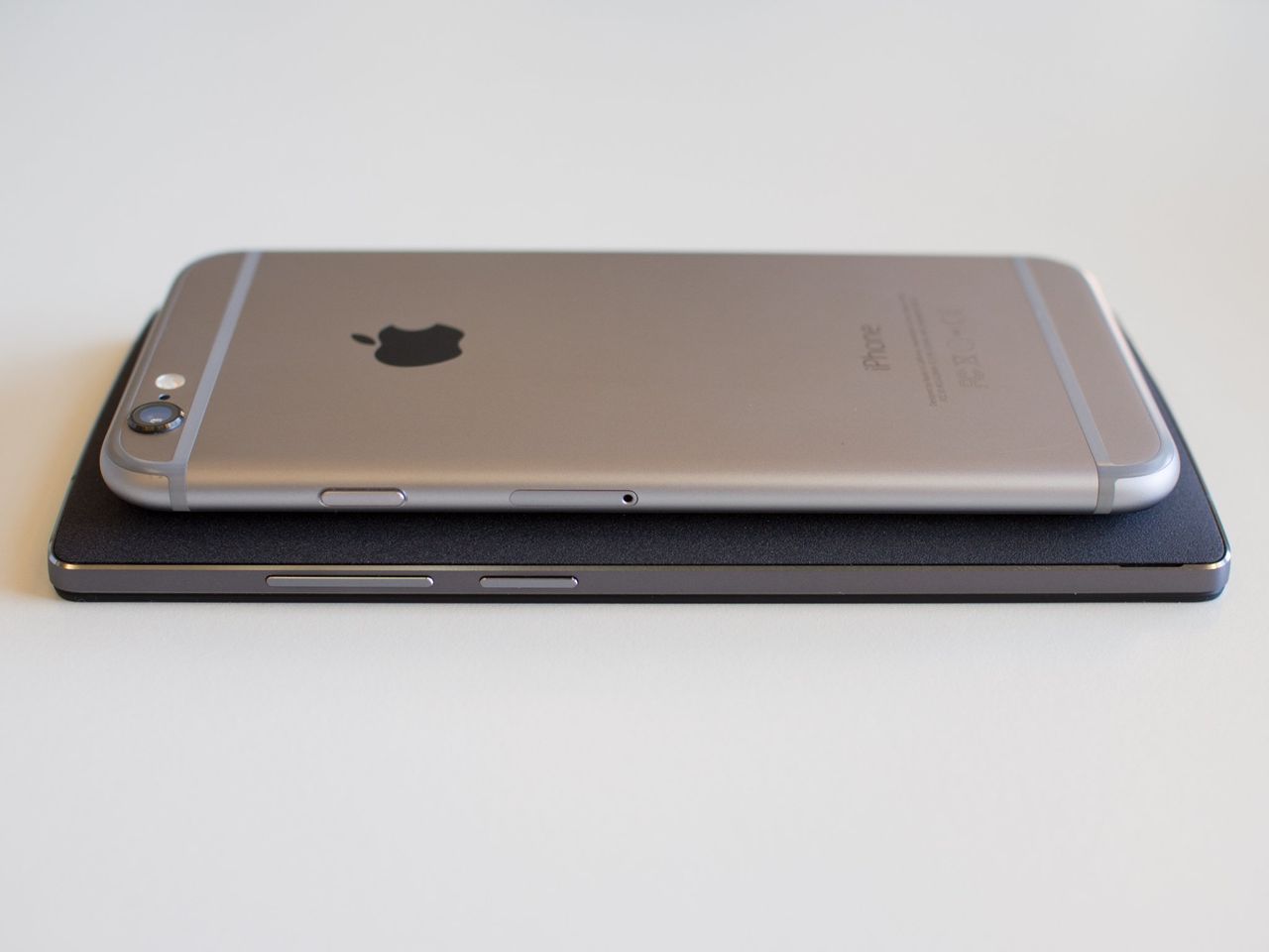 iPhone OnePlus left