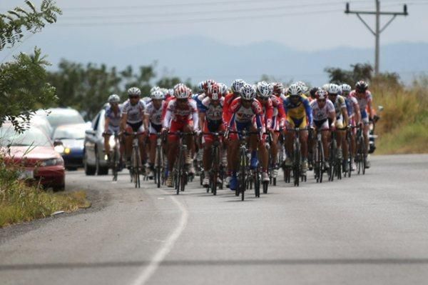 It wasn't easy to get away with BCR-Pizza Hut-KHS-Powerade guarding the peloton.