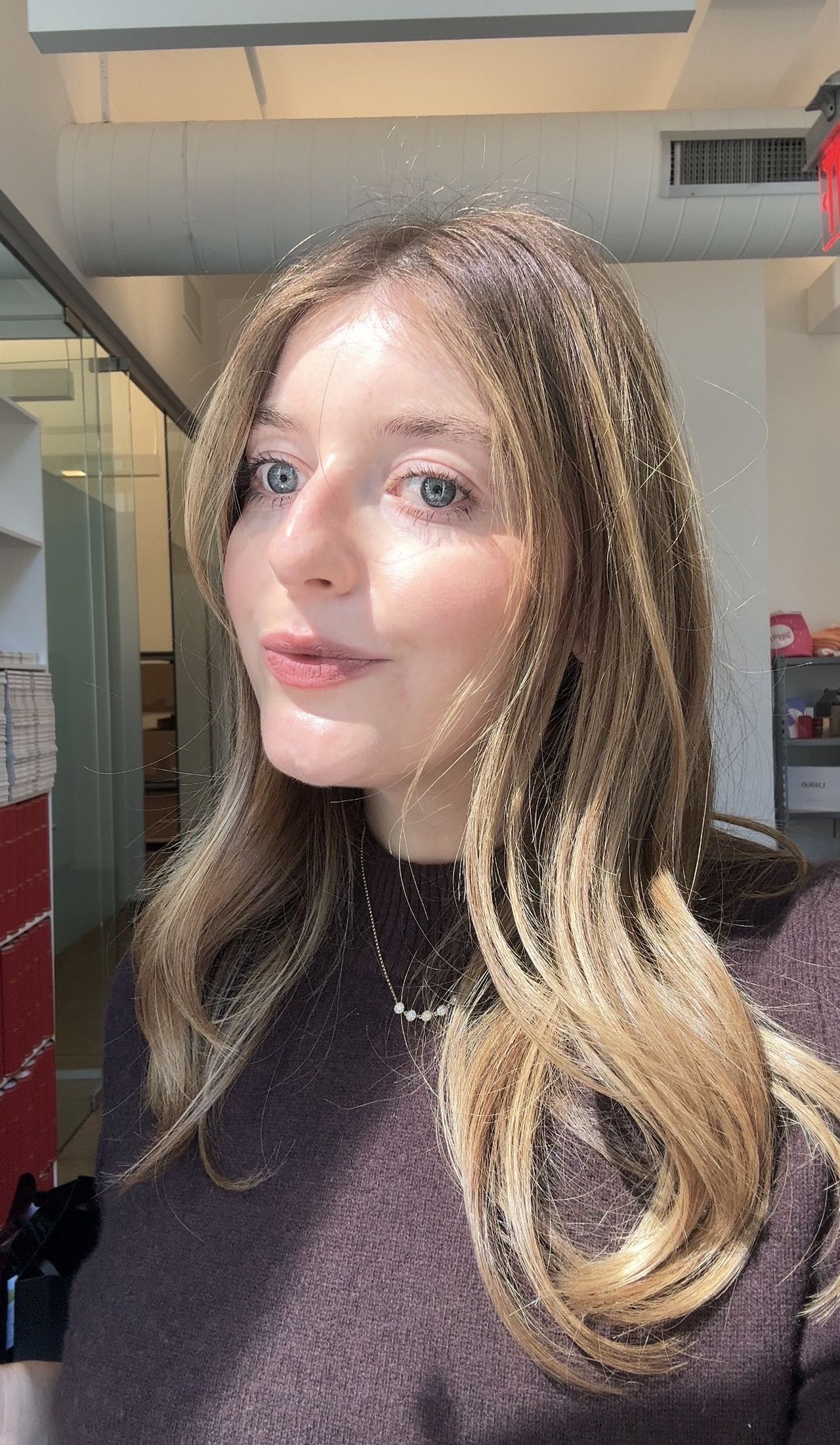 Samantha Holender before and after applying Violette_Fr's Bisou Balm in Chocolat.