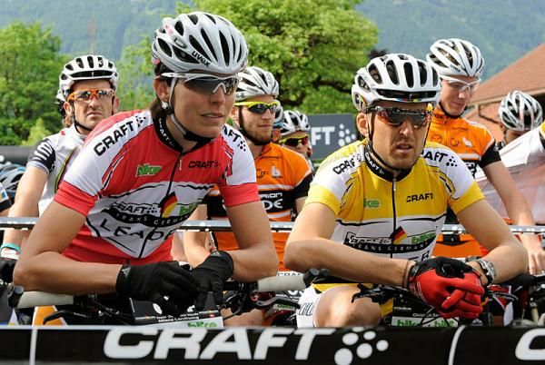 Women's leader Milena Landtwing (Team Centuiron Vaude) and men's leader Christoph Sauser (Specialized) on the front row for the start of stage 2.