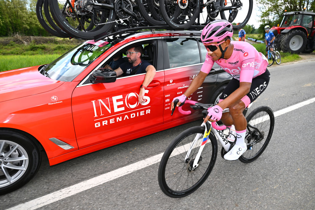 SANTUARIO DI OROPA, ITALY - MAY 05: Jhonatan Narvaez of Ecuador and Team INEOS Grenadiers - Pink Leader Jersey assisted by his sports director Zak Dempster of Australia during the 107th Giro d&amp;amp;apos;Italia 2024, Stage 2 a 161km stage from San Francesco al Campo to Santuario di Oropa 1136m / #UCIWT / on May 05, 2024 in Santuario di Oropa, Italy. (Photo by Tim de Waele/Getty Images)