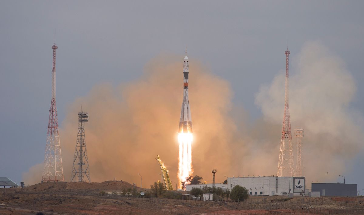 Launch Photos: Soyuz Rocket Launches Expedition 49 Crew to Space ...