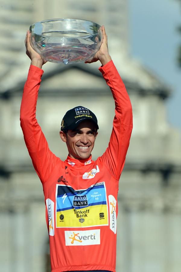 Alberto Contador (Saxo Bank-Tinkoff) hoists the winner's trophy aloft in the 2012 Vuelta a Espana